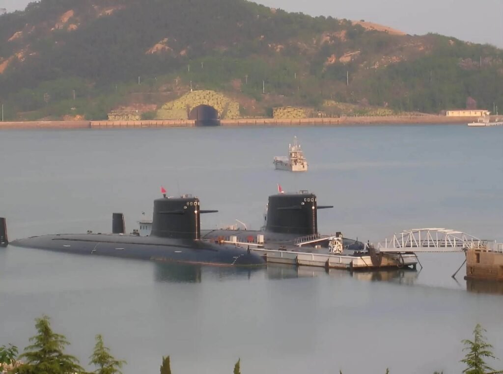 Type 093 à la Base navale de Qingdao